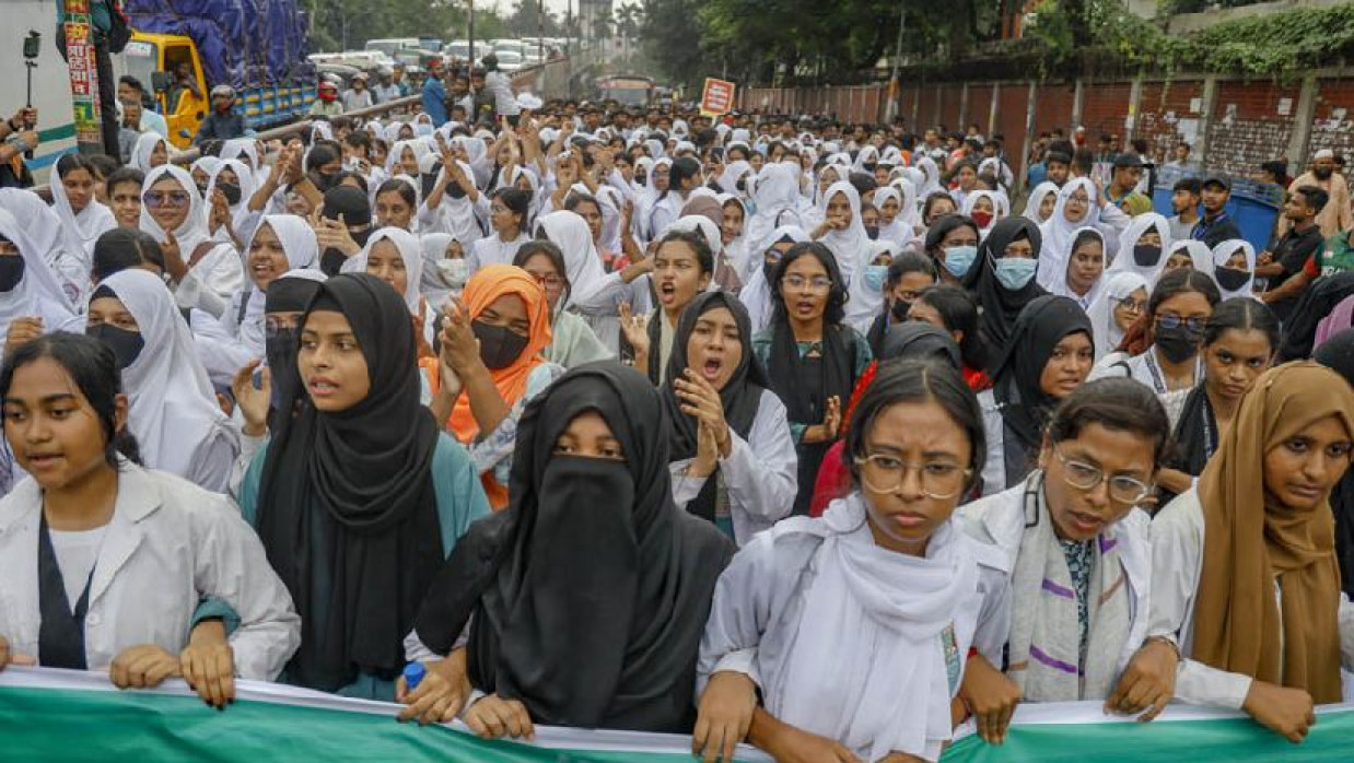 আন্দোলনরত ডিপ্লোমা শিক্ষার্থীরা