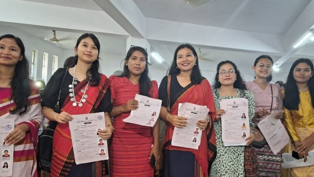 চাকসু নির্বাচনে মনোনয়নপত্র সংগ্রহ করছেন প্রার্থীরা