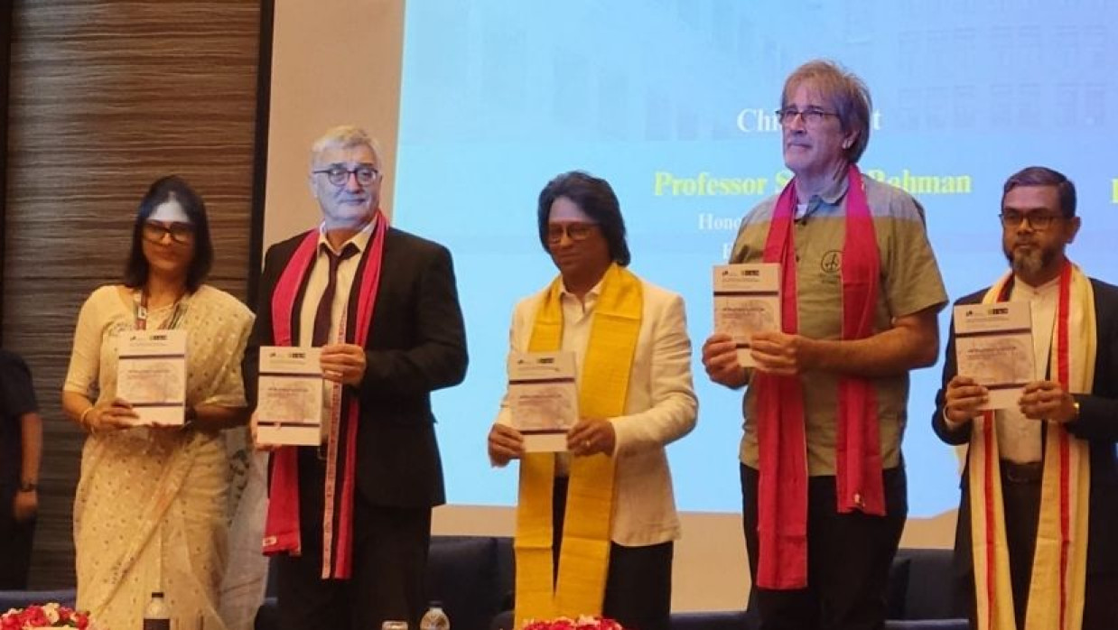 ইস্ট ওয়েস্ট ইউনিভার্সিটিতে তথ্য ও জ্ঞান ব্যবস্থাপনা বিষয়ক সম্মেলন অনুষ্ঠিত