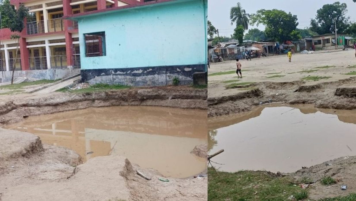স্কুল মাঠের মাটি খননের ফলে তৈরি গর্ত