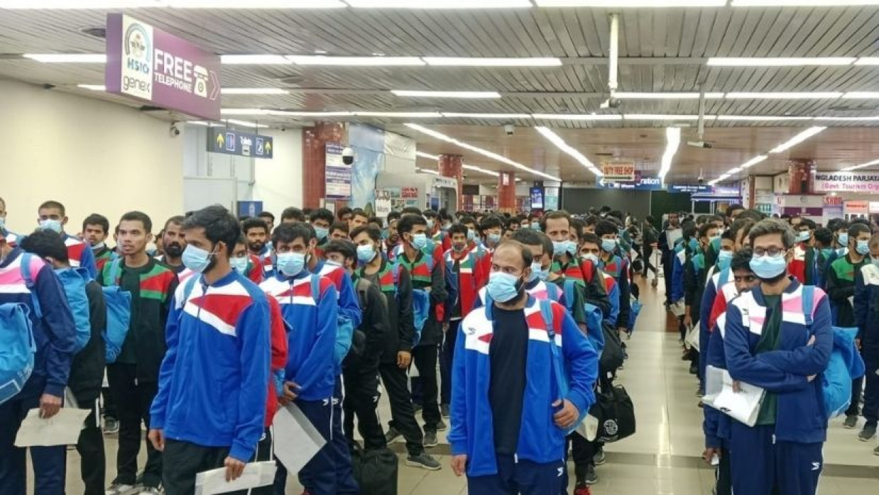লিবিয়া থেকে দেশে ফেরত বাংলাদেশিরা
