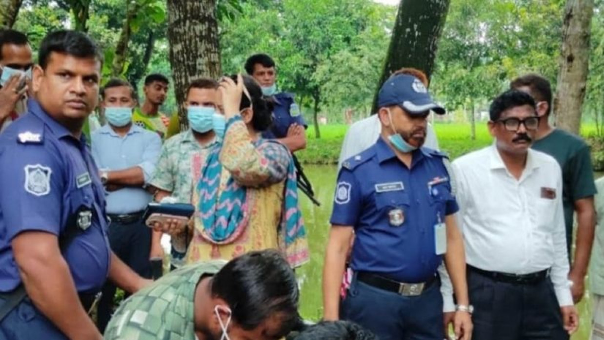আদালতের নির্দেশে রানা (৭) নামে এক শিশুর লাশ উত্তোলন করা হয়েছে