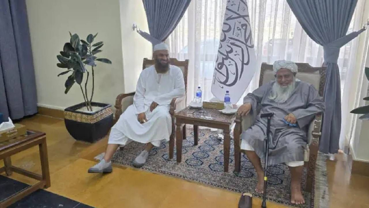 খেলাফত মজলিসের আমির মামুনুল হকসহ দলটির সাত সদস্যের আফগানিস্তান সফর