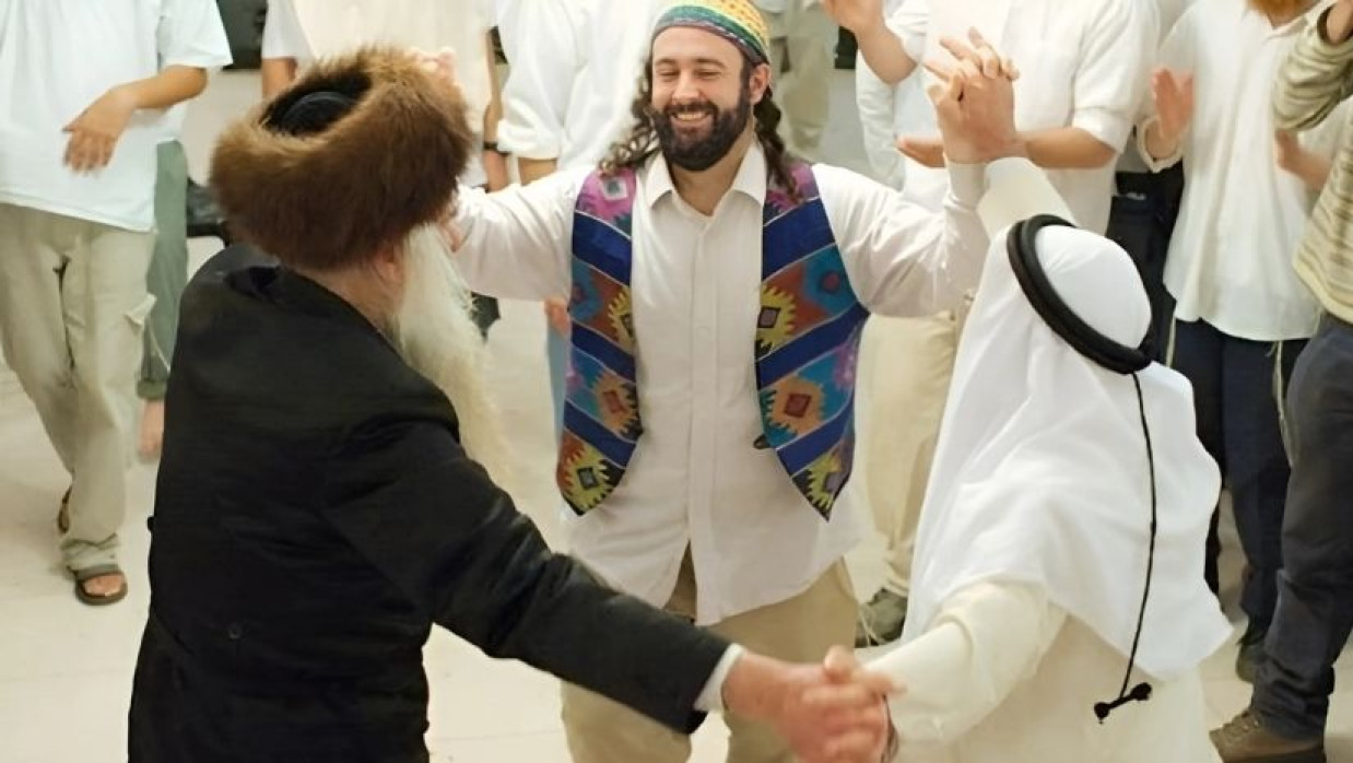 একজন অমুসলিমের প্রতি মুসলিমের কর্তব্য