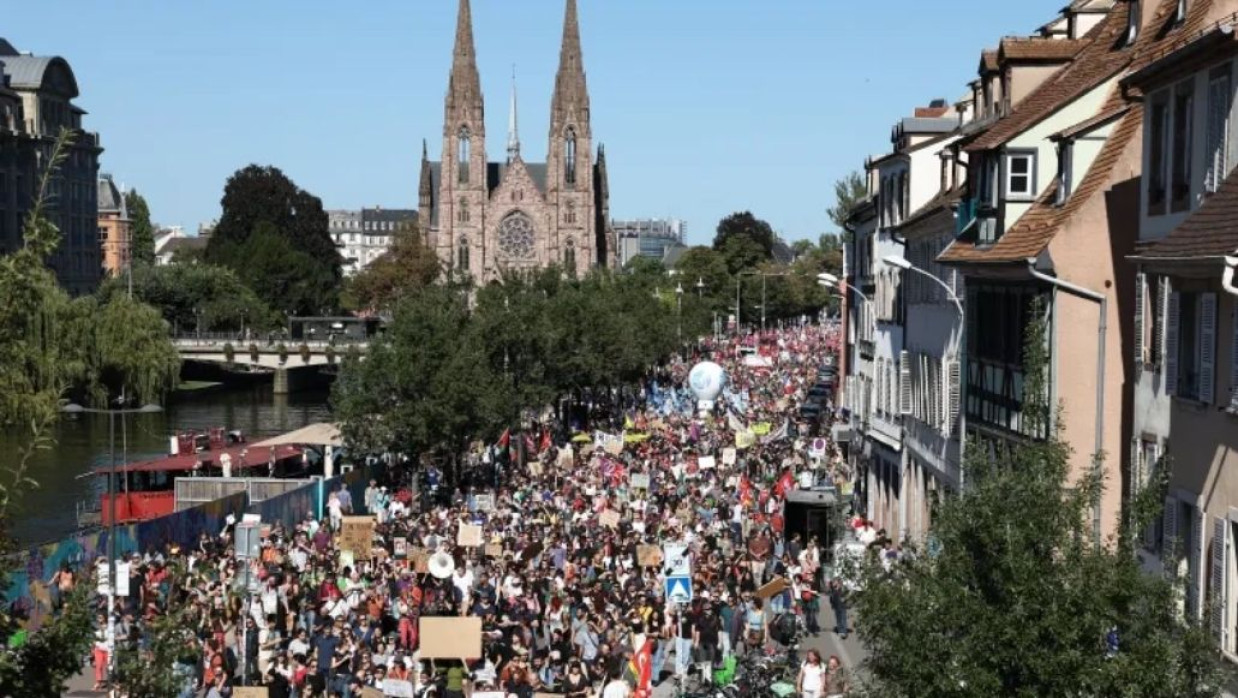 বিক্ষোভে উত্তাল ফ্রান্স