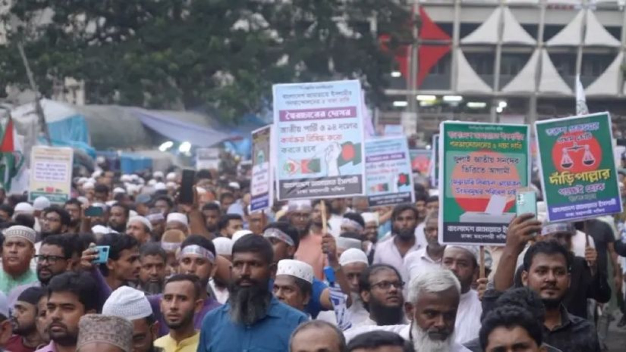 রাজপথে সাত দল, টার্গেট কি বিএনপি?