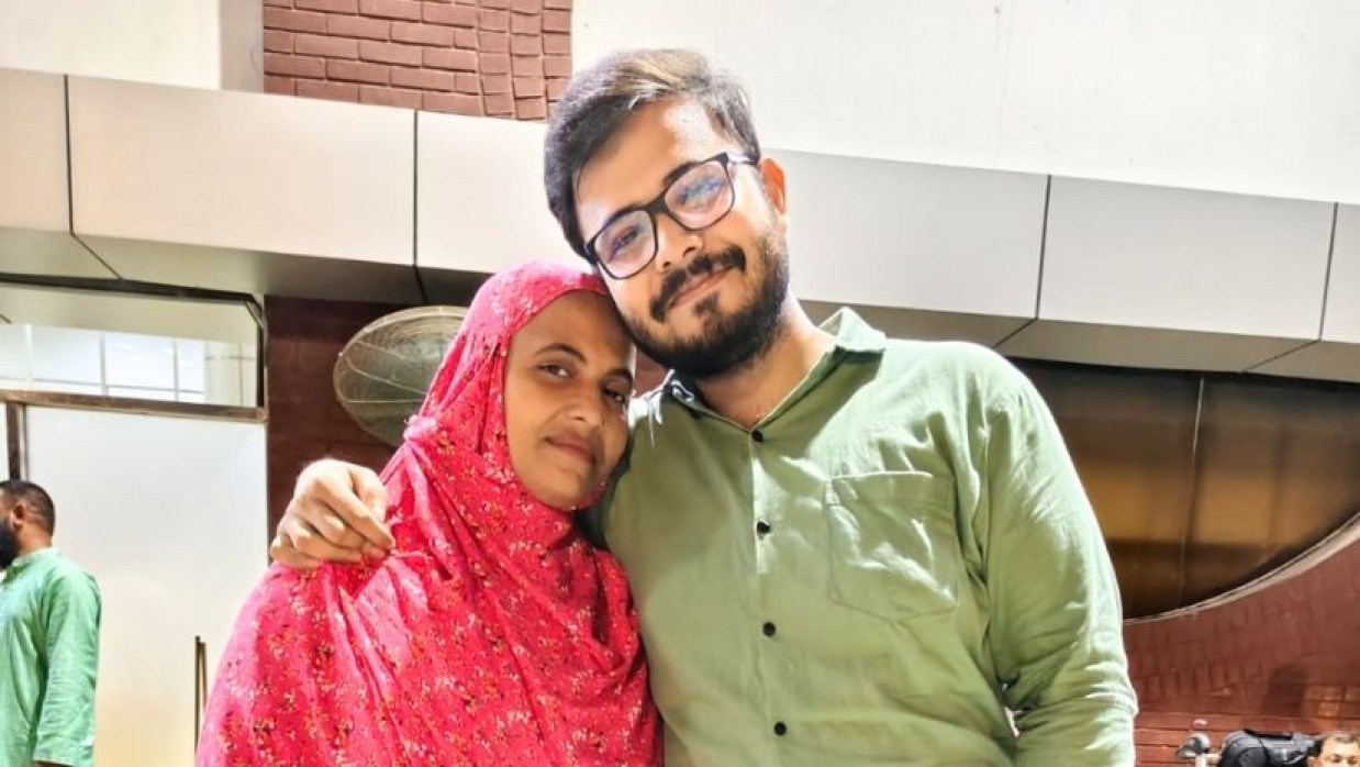 মো. রেদোয়ান হোসেন ও তার মা রিতা খান