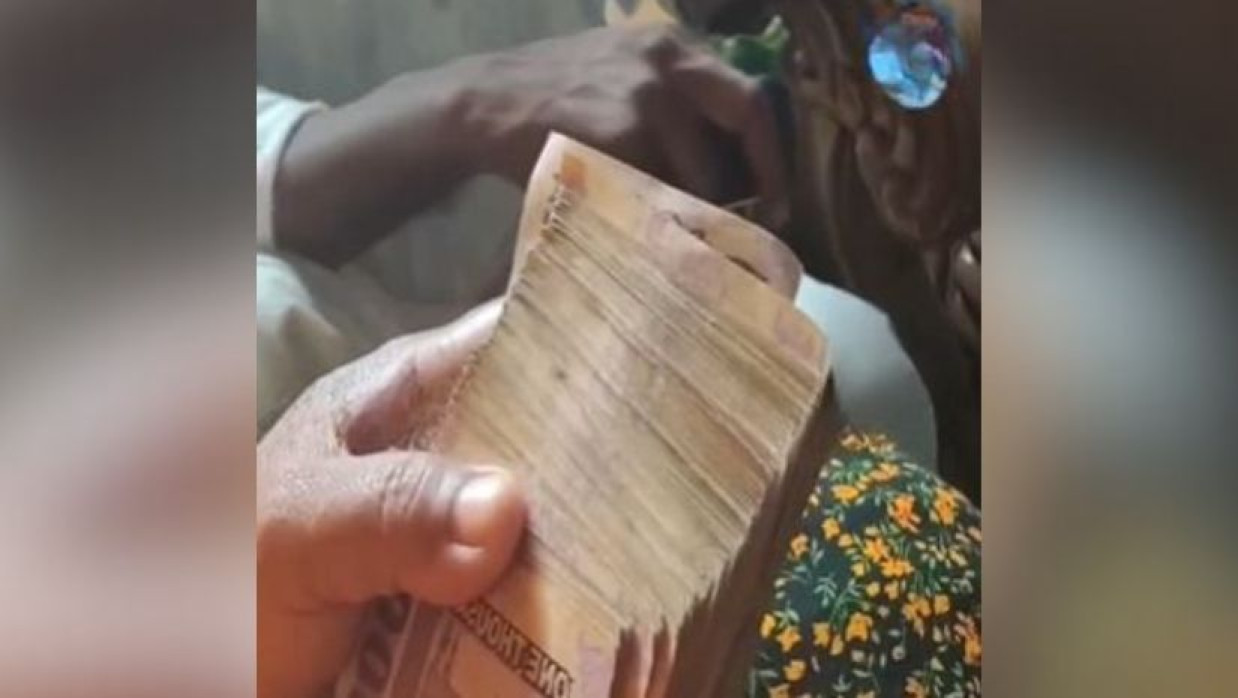 কারবারির কাছ থেকে চাঁদা নিচ্ছেন বিএনপি নেতা