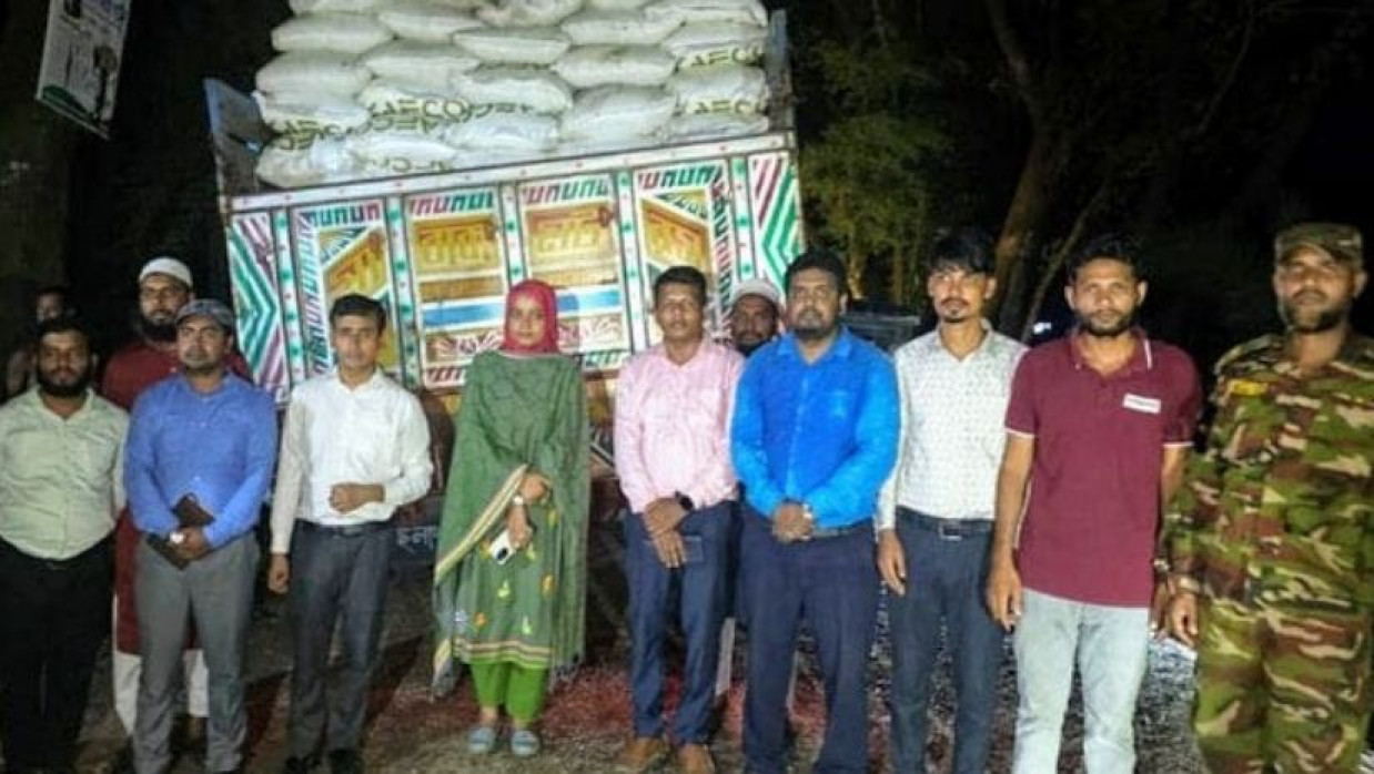 লক্ষ্মীপুরে অবৈধভাবে মজুত রাখা ৩০ টন ইউরিয়া সার জব্দ করেছে প্রশাসন।