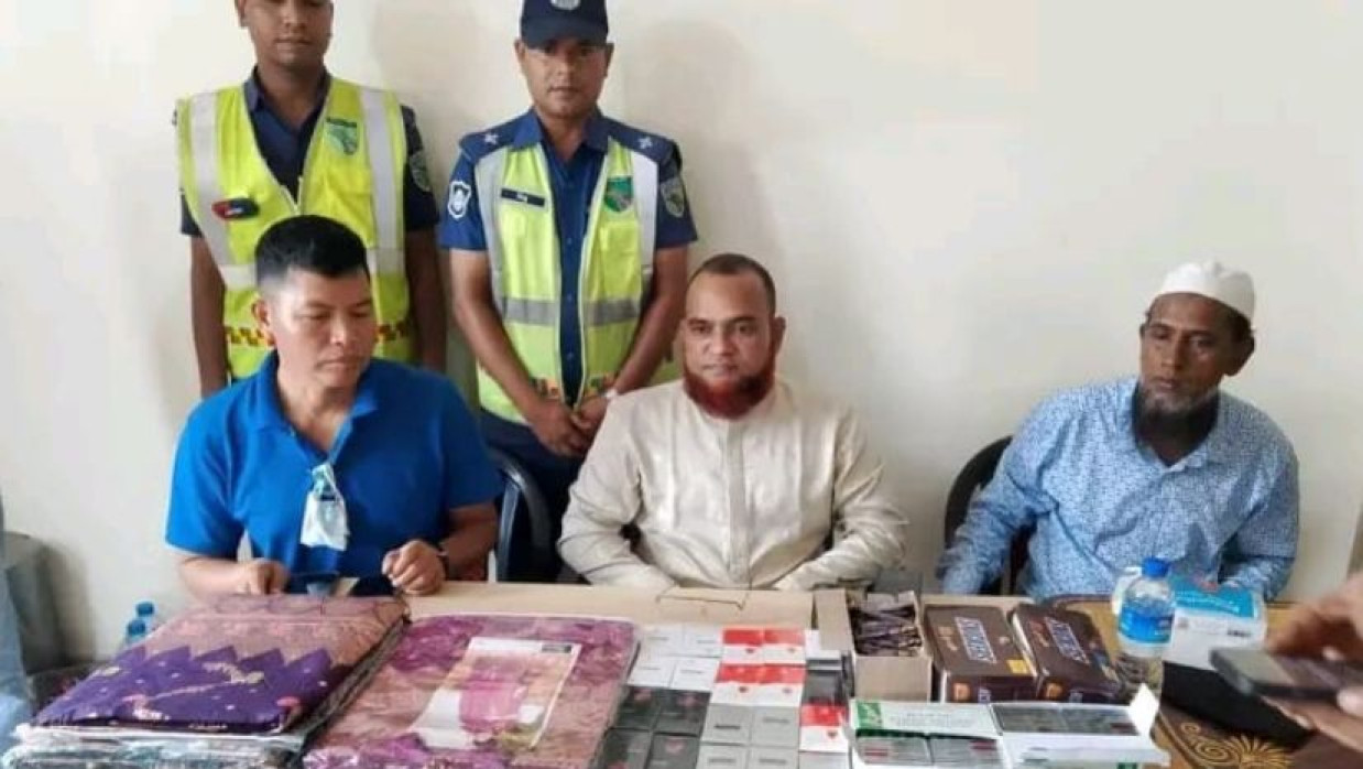 হবিগঞ্জে পুলিশের জব্দকৃত ভারতীয় পণ্য