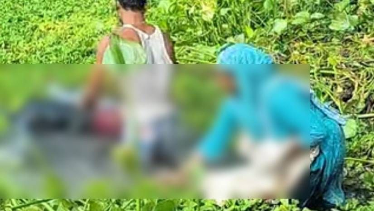 উদ্ধার করা হচ্ছে কলেজছাত্রীর লাশ