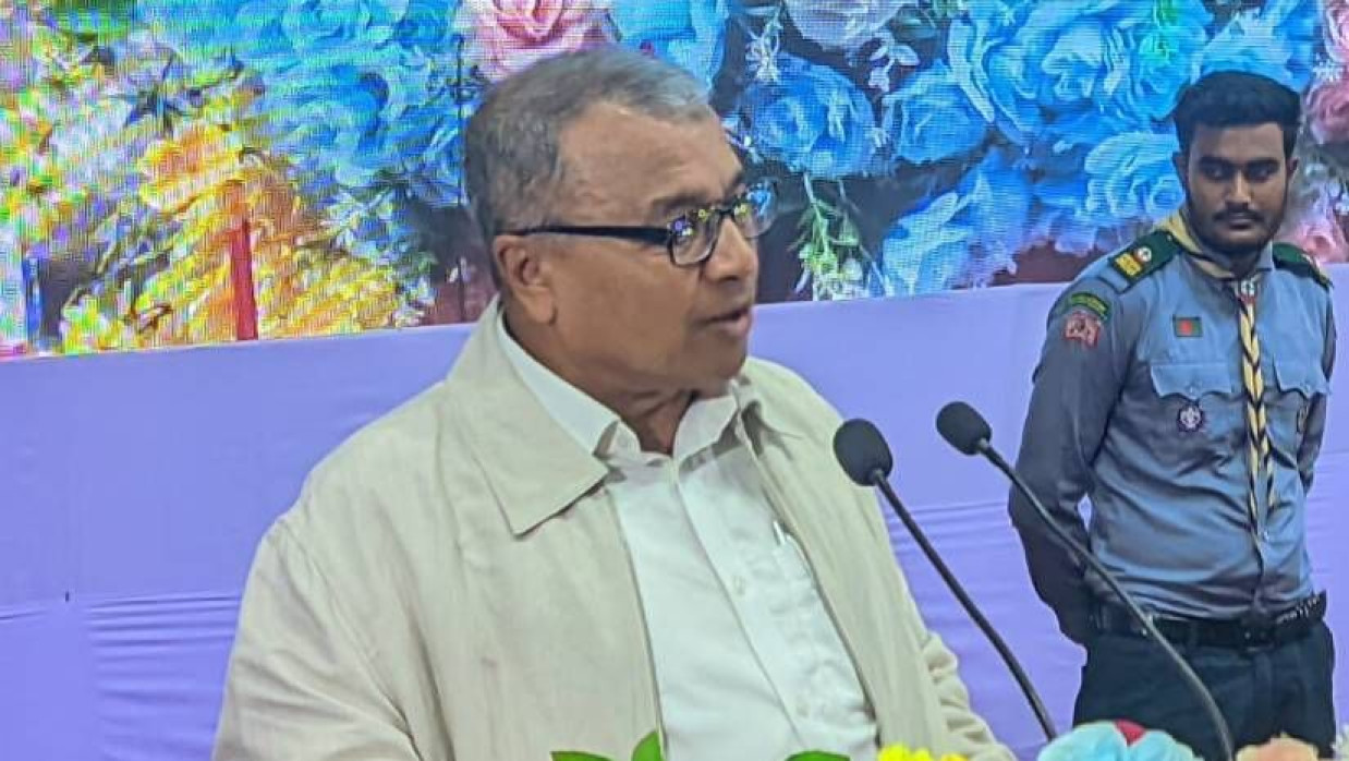 নবীনবরণ অনুষ্ঠানে বক্তব্য দিচ্ছেন অধ্যাপক ড. সলিমুল্লাহ খান