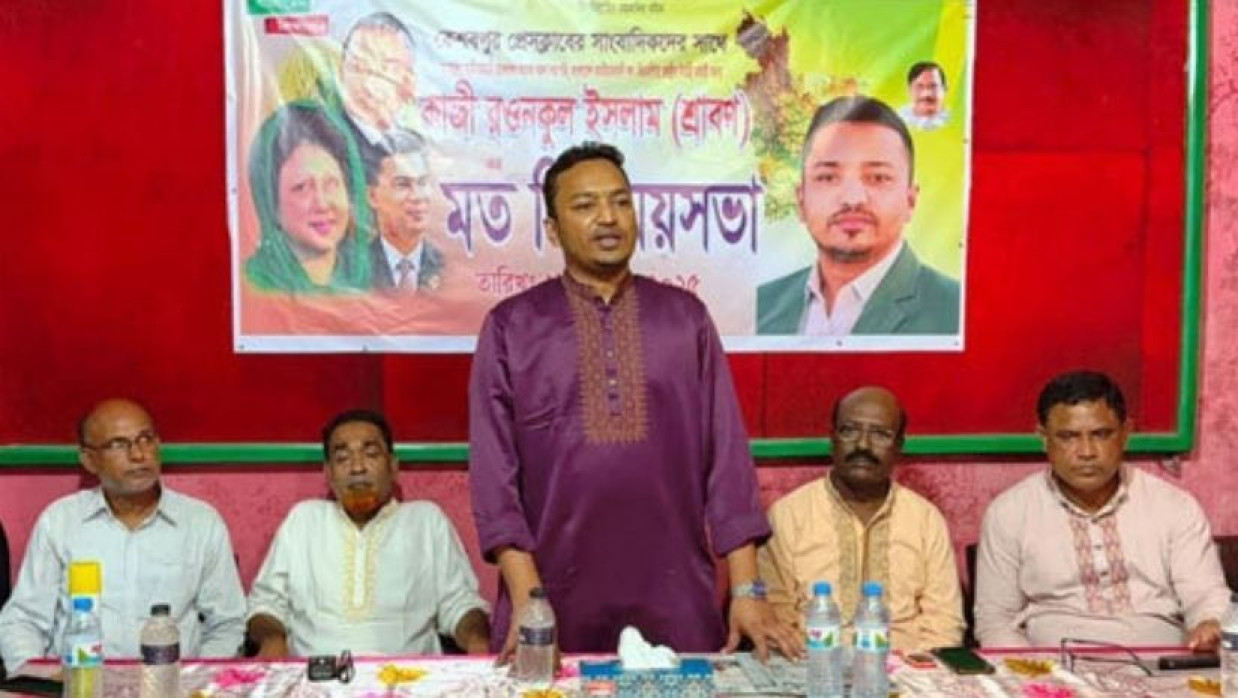 সাংবাদিকদের সঙ্গে মতবিনিময়কালে শ্রাবণ