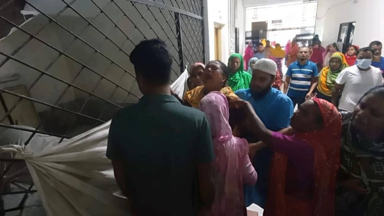 কারাগারে মৃত্যুর পর গাইবান্ধা সদর হাসপাতালের মর্গে মুন্নার লাশ