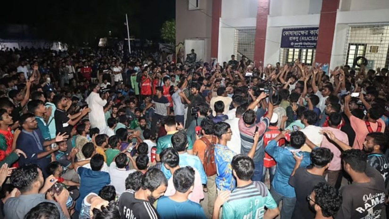 রাকসু নিয়ে বিপরীত প্রতিক্রিয়া ছাত্রদল ও ছাত্রশিবিরের