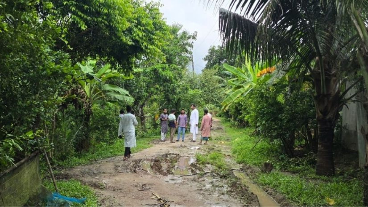 এনসিপির কেন্দ্রীয় যুগ্ম মুখ্য সংগঠক আলী নাছের খান রাস্তা পরিদর্শনে