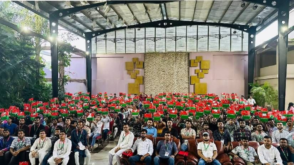 পাবিপ্রবিতে ৪ শতাধিক শিক্ষার্থীদের বরণ করলো ছাত্রদল