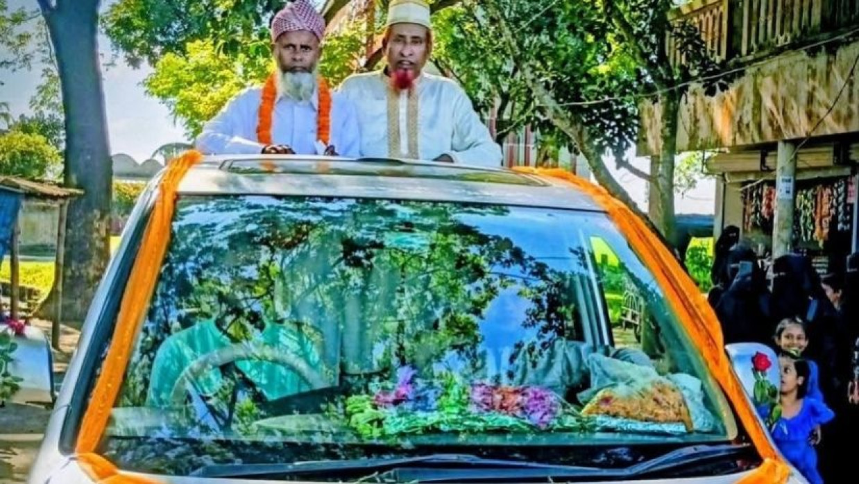 মাদ্রাসা অধ্যক্ষের রাজকীয় বিদায়