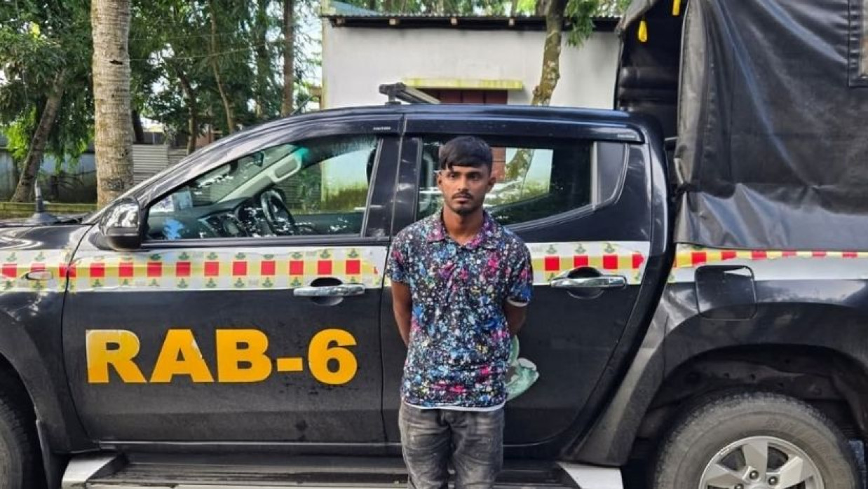 র‌্যাবের হাতে গ্রেপ্তার মো. শরীফ