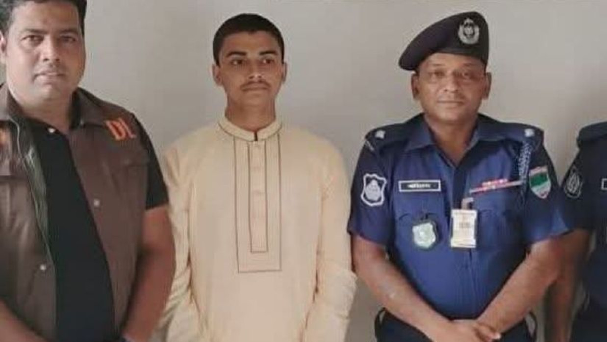 পুলিশের হাতে গ্রেপ্তার মাদ্রাসাছাত্র তানভীর হাসান