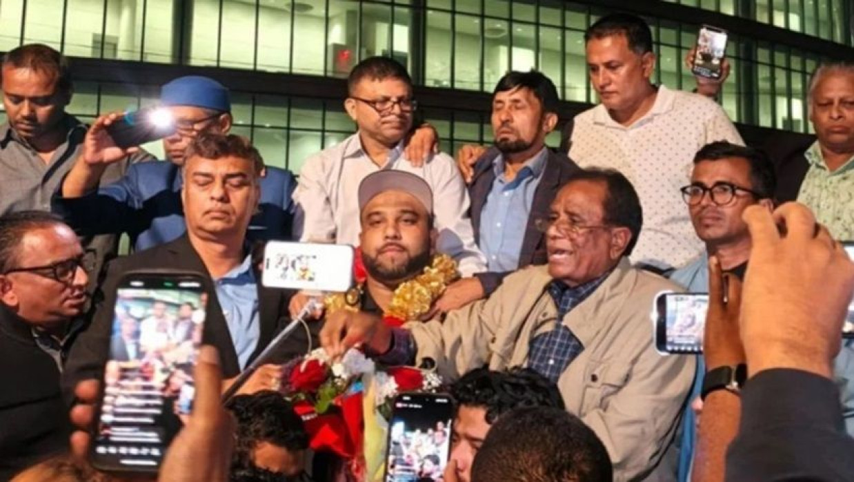 যুক্তরাষ্ট্রে মুক্তি পাওয়ার পর যুবলীগ নেতা মিজানুর রহমানকে নেতাকর্মীরা শুভেচ্ছা জানান