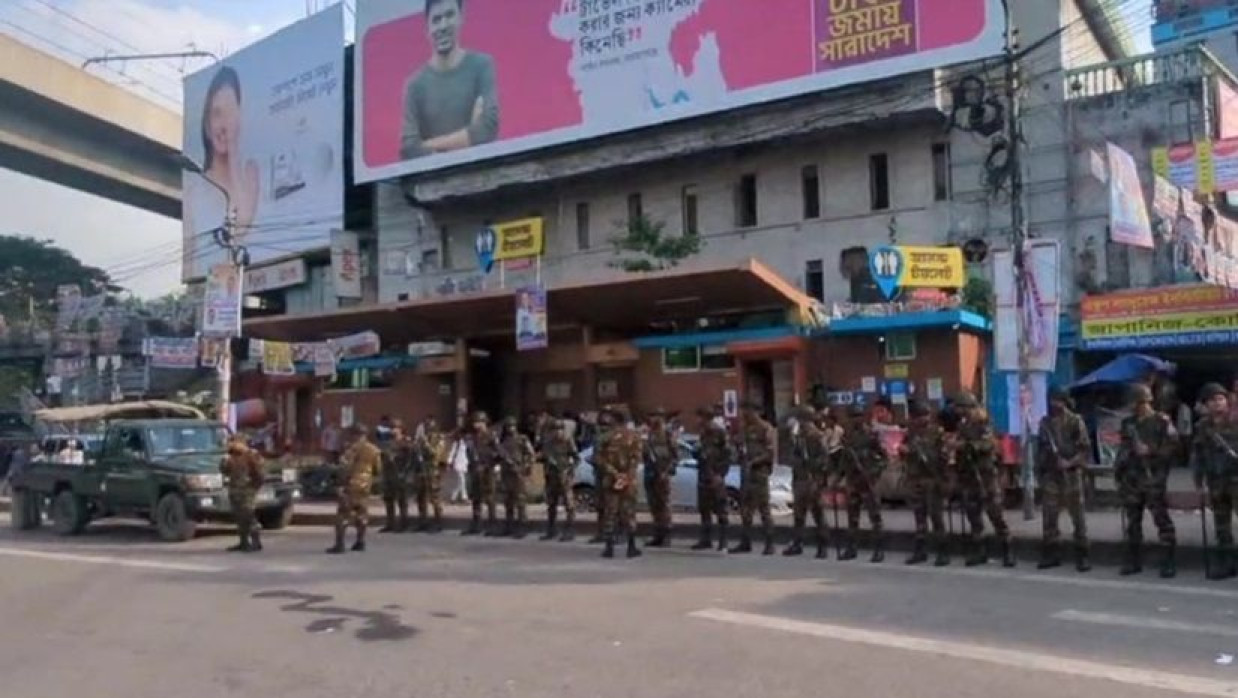 আওয়ামী লীগের মিছিলের খবরে ফার্মগেট এলাকায় নিরাপত্তা বাড়ানো হয়েছে