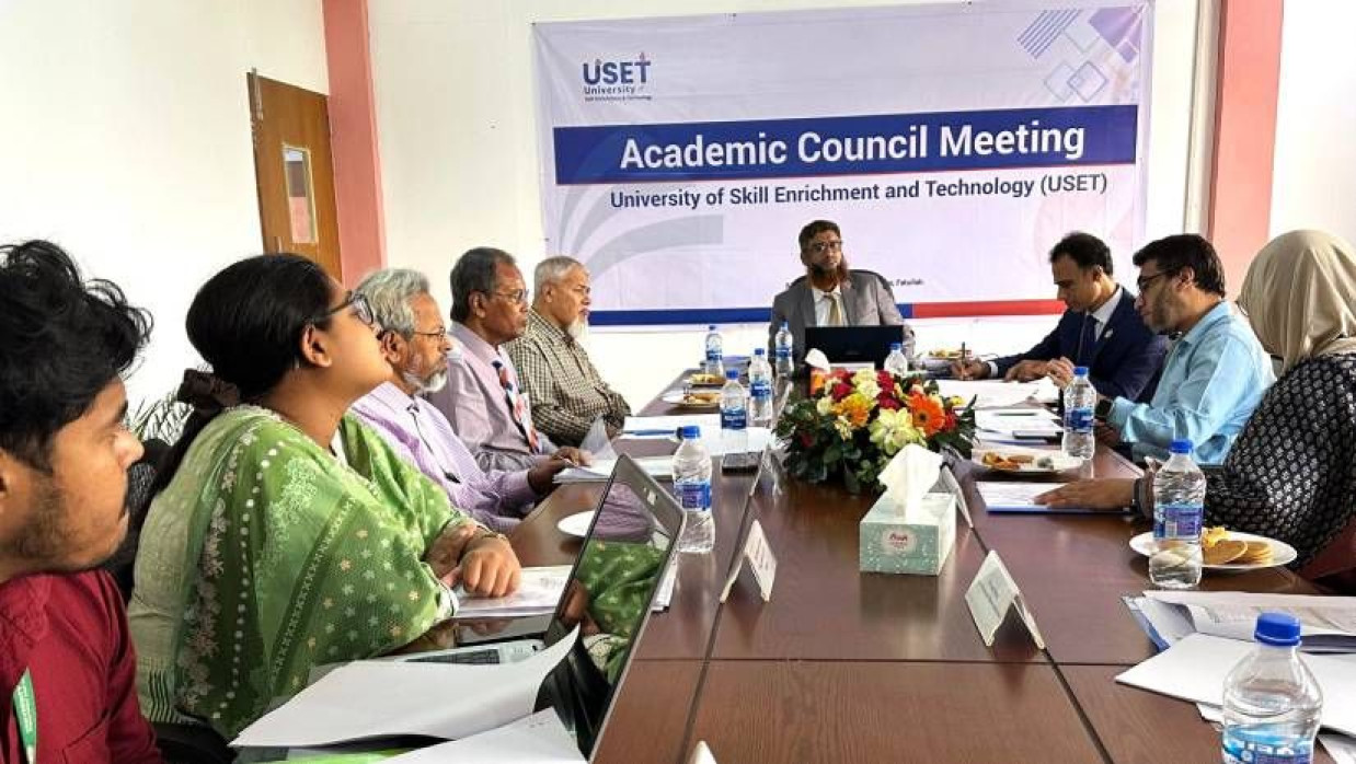 বিশ্ববিদ্যালয়ের কনফারেন্স কক্ষে কাউন্সিল সভা অনুষ্ঠিত হয়