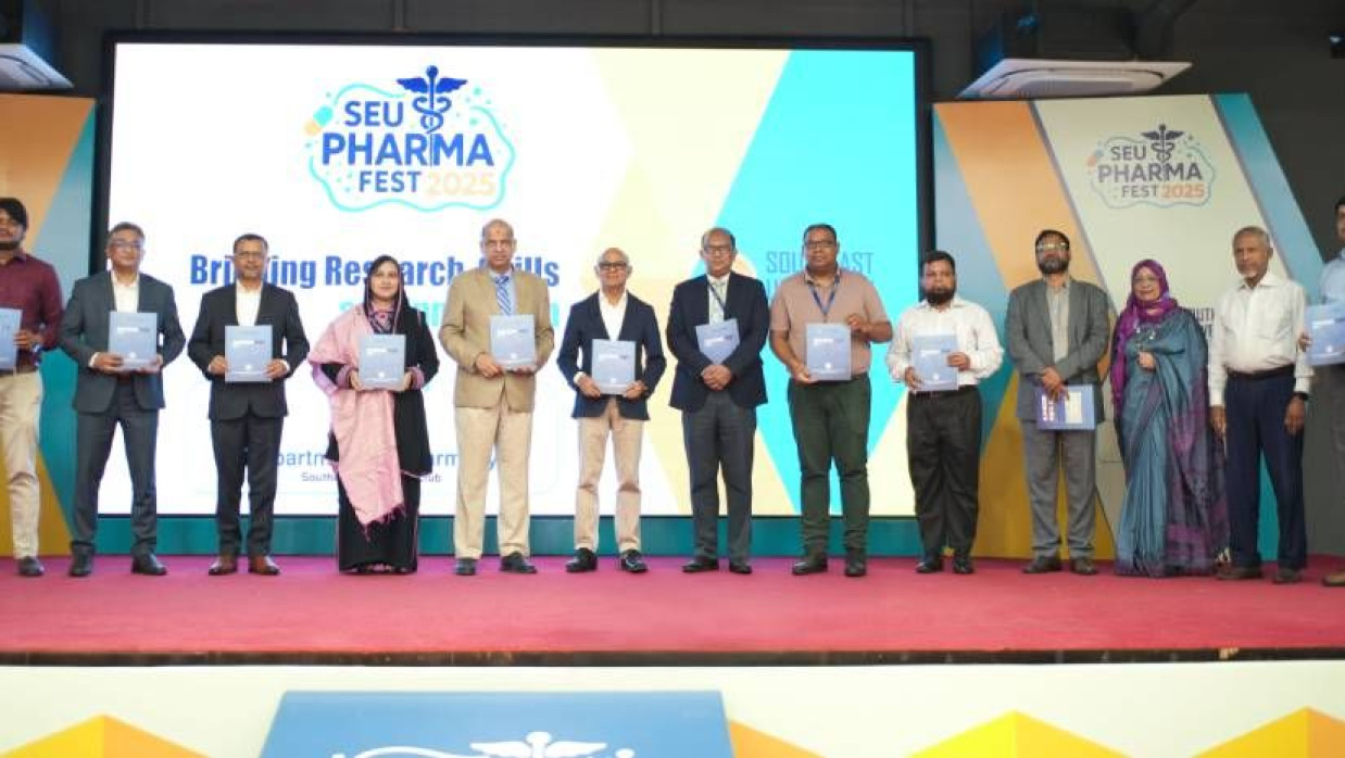 সাউথইস্ট ইউনিভার্সিটিতে ফার্মা ফেস্টে অতিথিরা