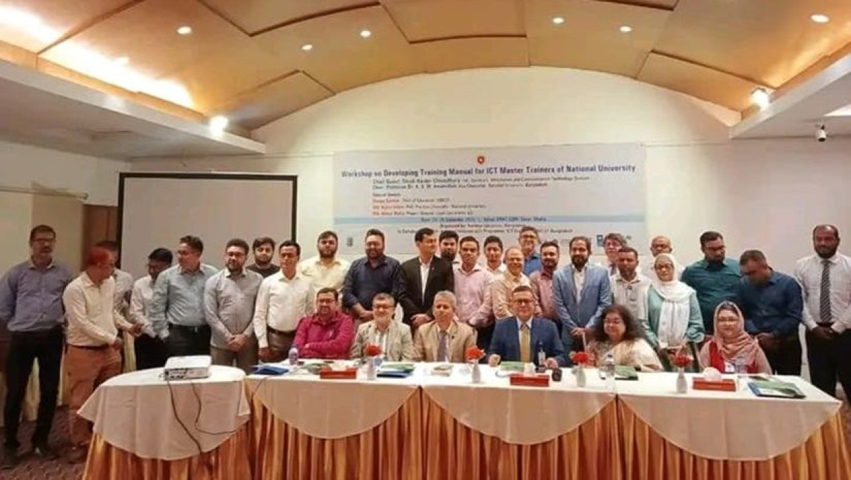 ঢাকার সাভারে ব্র্যাক সিডিএমে জাতীয় বিশ্ববিদ্যালয় আয়োজিত আইসিটি বিষয়ক কর্মশালা