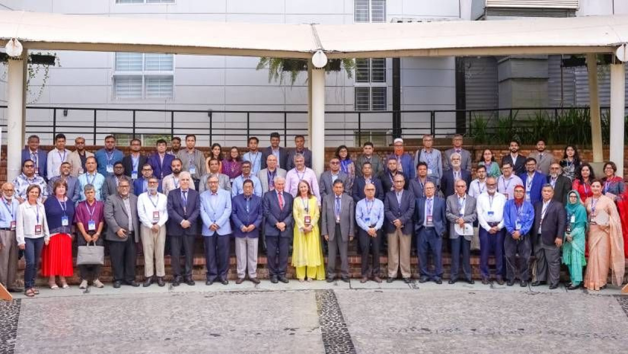 সিম্পোজিয়ামটির আয়োজন করেছে এআইইউবির আইকিউএসি