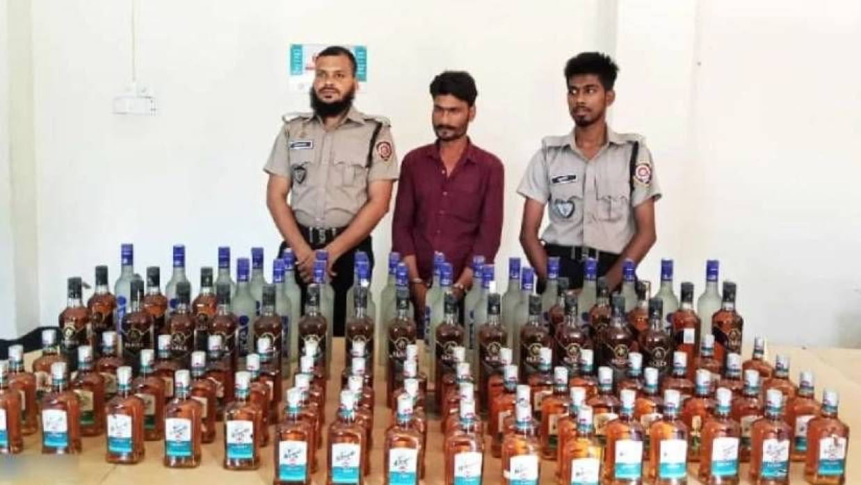 ভারতীয় মদসহ আটক মাদক কারবারি