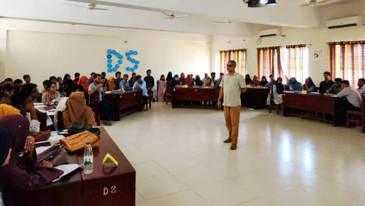 বিশ্ববিদ্যালয়ের রবীন্দ্র-নজরুল কলা ভবনের ৫০৩ নং কক্ষে এবং গগণ হরকরা গ্যালারিতে এই সেমিনার ও ওয়ার্কশপ অনুষ্ঠিত হয়