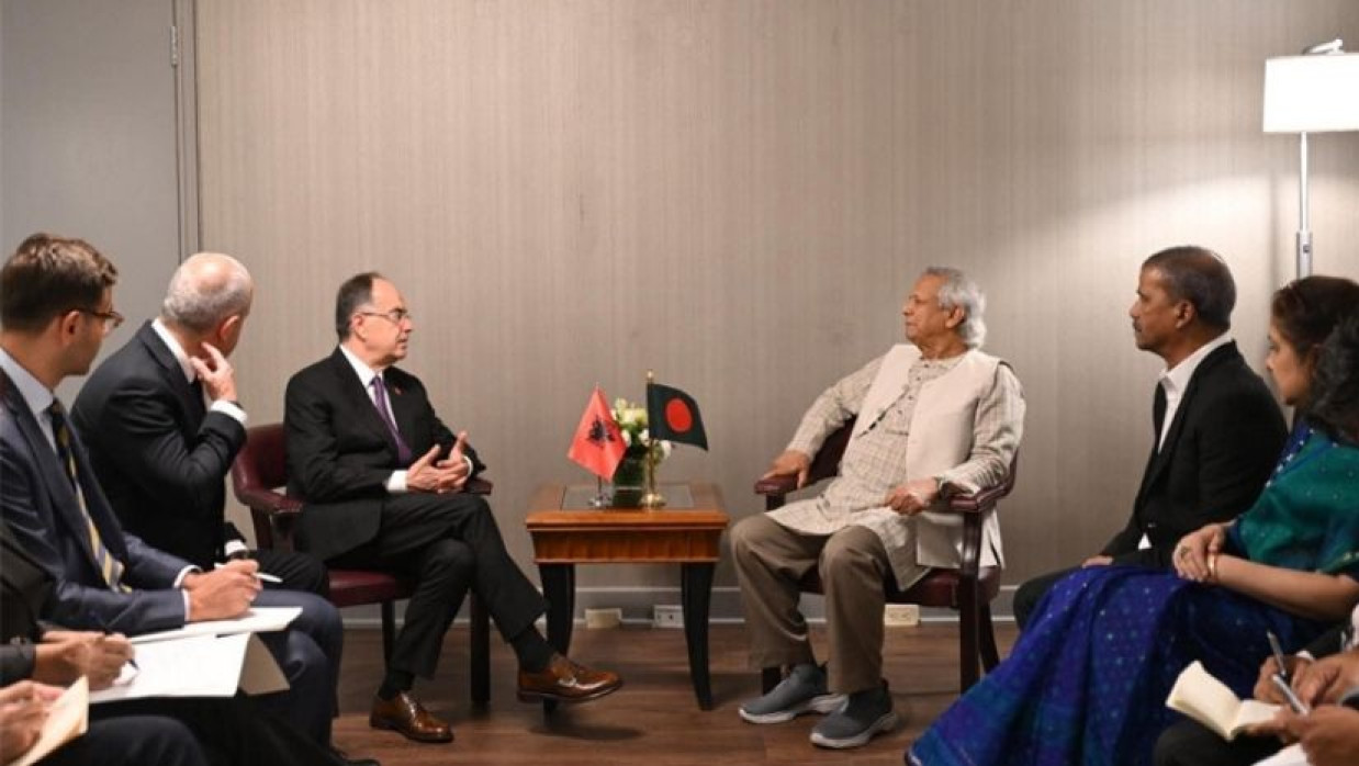 আলবেনিয়ার প্রেসিডেন্টের সাথে প্রধান উপদেষ্টার বৈঠক
