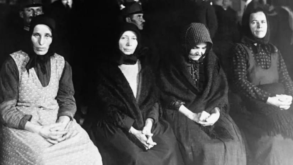 গ্রামের ২৬ নারীকে বিচারের মুখোমুখি করা হয়েছিল