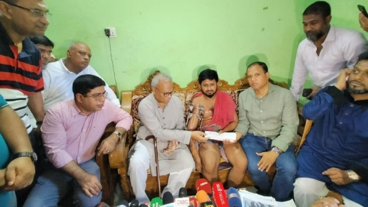 ছাত্রদল নেতার চিকিৎসার দায়িত্ব নিল বিএনপি