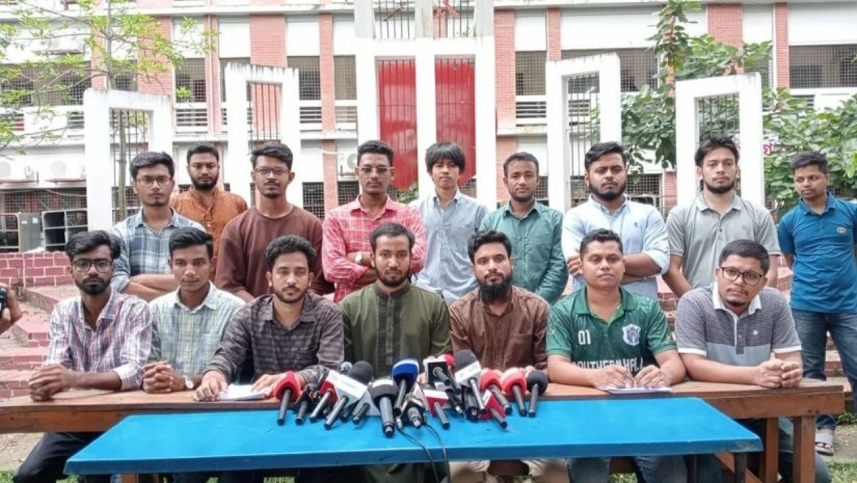 প্রস্তাবিত ঢাকা সেন্ট্রাল ইউনিভার্সিটির হাইব্রিড পদ্ধতি ঢাকা কলেজের একাংশের শিক্ষার্থীদের প্রত্যাখ্যান 