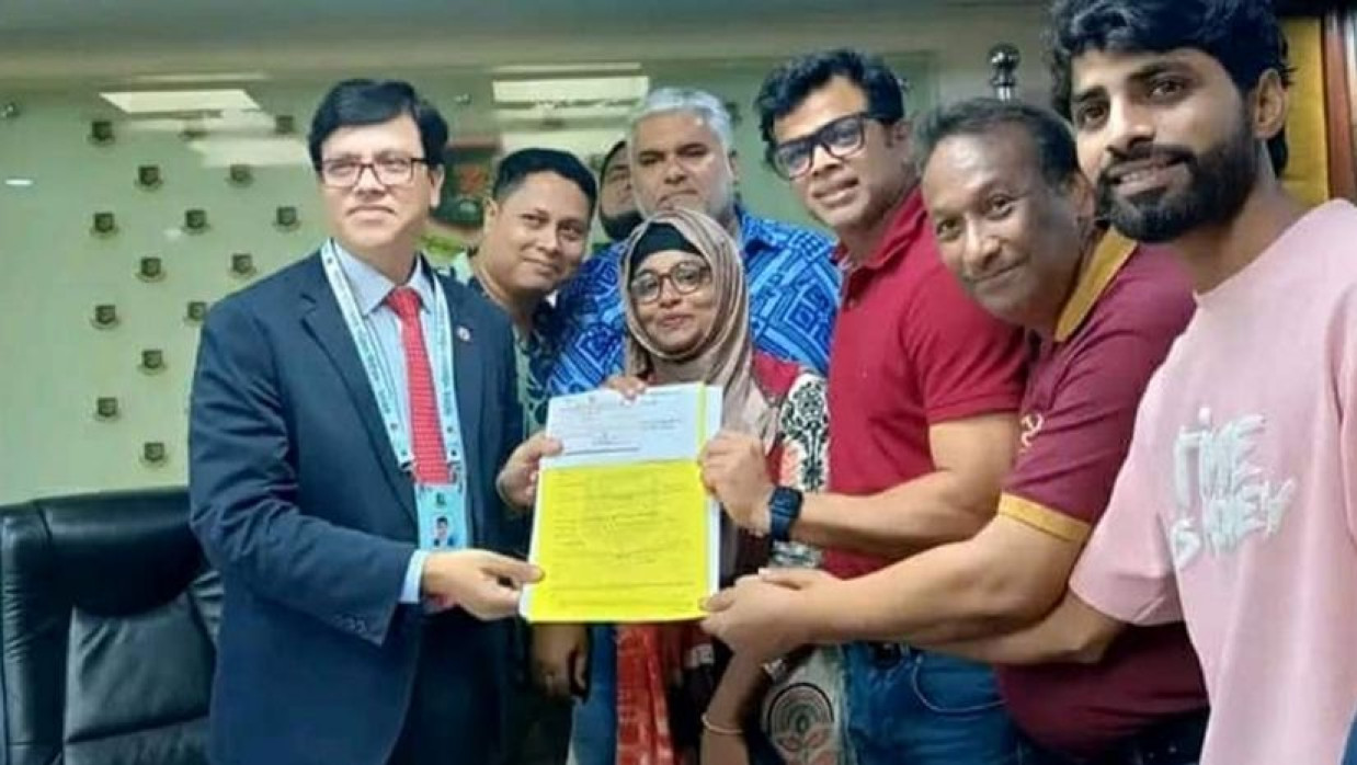 বিসিবির পরিচালক পদে প্রতিদ্বন্দ্বিতা করার জন্য মনোনয়নপত্র সংগ্রহ করছেন আব্দুর রাজ্জাক