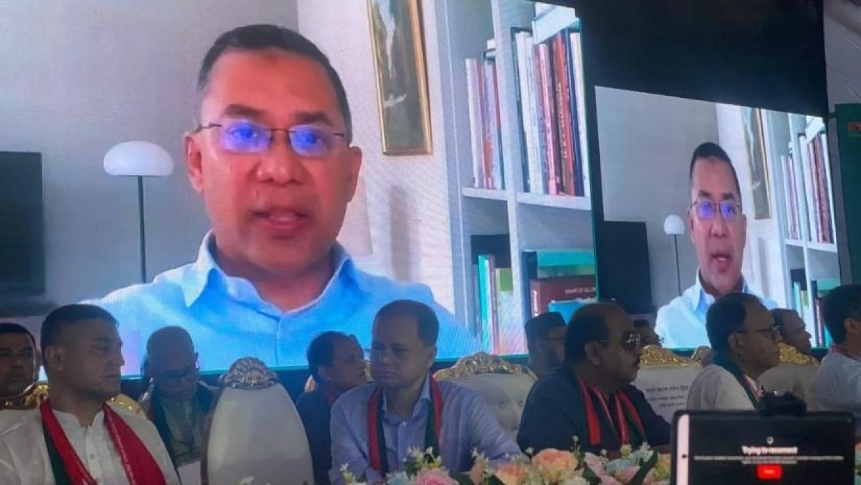 বক্তব্য রাখছেন বিএনপির ভারপ্রাপ্ত চেয়ারম্যান তারেক রহমান