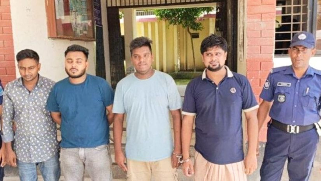 নিষিদ্ধ ছাত্রলীগের চার নেতাকর্মীকে আটক