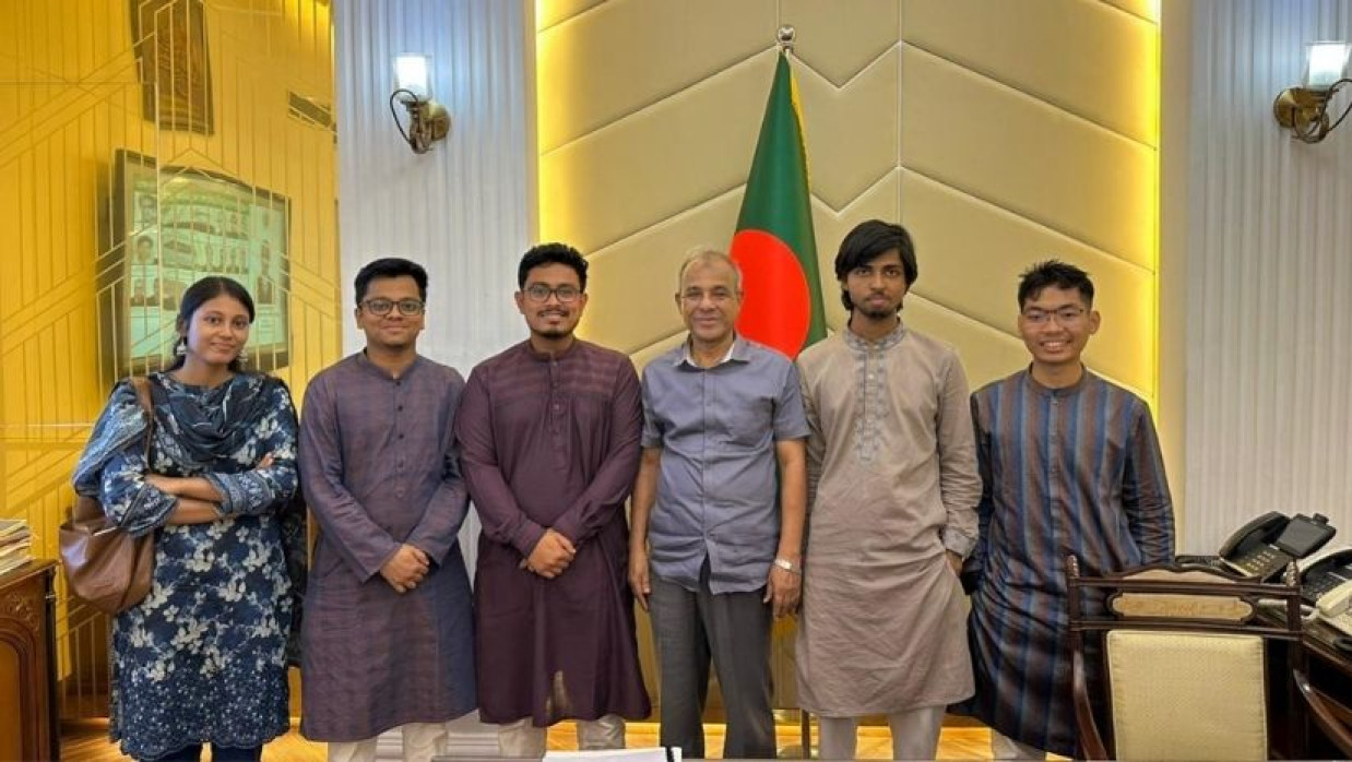 রবিরার সচিবালয়ে স্বরাষ্ট্র উপদেষ্টার সঙ্গে সাক্ষাৎ করেন ডাকসু নেতারা