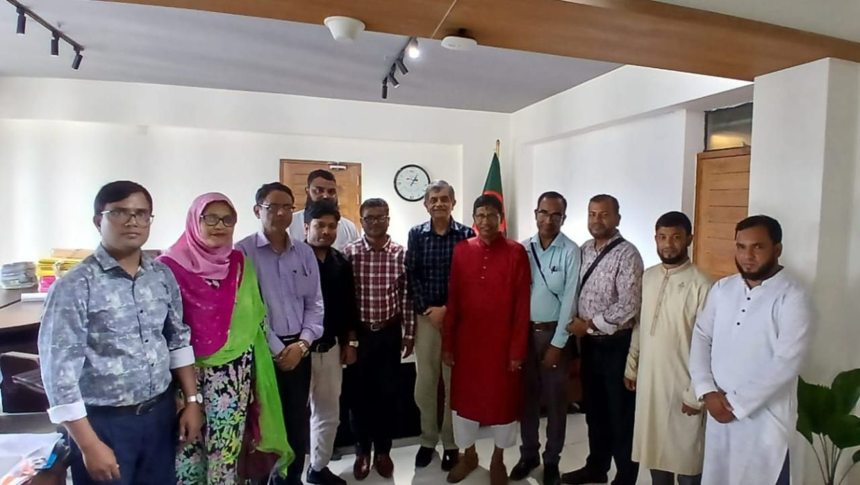 জাতীয়করণ বঞ্চিত মডেল প্রতিষ্ঠানের নেতাদের সঙ্গে উপদেষ্টা