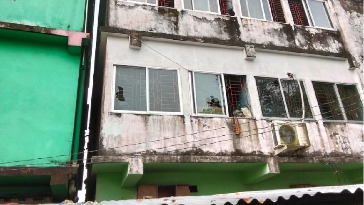 ব্যবসায়ীর বাড়িতে হামলা ও ভাংচুর 