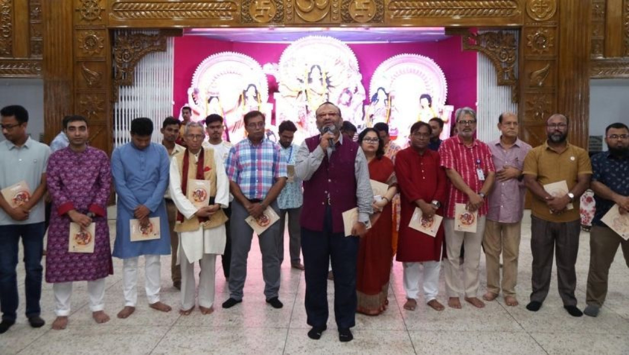 জগন্নাথ হলের পূজামণ্ডপ পরিদর্শন