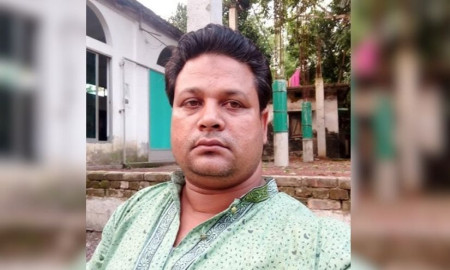 আত্মগোপনে চেয়ারম্যান, ঢাকায় বসে দিচ্ছেন স্বাক্ষর