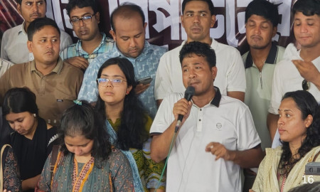 নারী শিক্ষার্থীকে ধর্ষণের হুমকির প্রতিবাদে ঢাবিতে ছাত্রদলের বিক্ষোভ