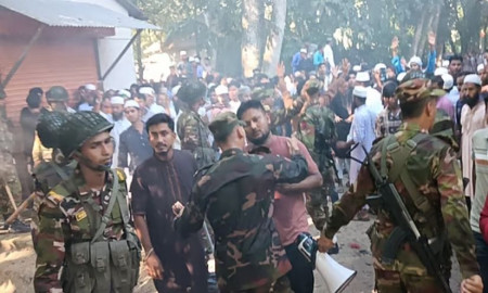 পুলিশের গাড়ি ভাঙচুরের ঘটনায় মামলা, আসামি সাড়ে ৩ হাজার