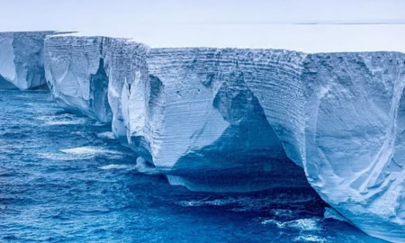 ভাঙছে, ভাসছে, ভয় দেখাচ্ছে: কী বার্তা দিচ্ছে বিশাল মেগাবার্গ ‘এ২৩এ’?