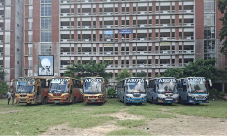 তিতুমীর কলেজ শিক্ষার্থীকে মারধর, একতা পরিবহনের ৬ বাস আটক