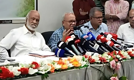 ‘দোকানে জরিমানা করে বাইতুল মালে জমা দিচ্ছেন ঢাকা বিশ্ববিদ্যালয়ের ভিপি’