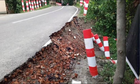 তিন মাসেই ২৪ কোটির সড়কের ১০ স্থানে ধস